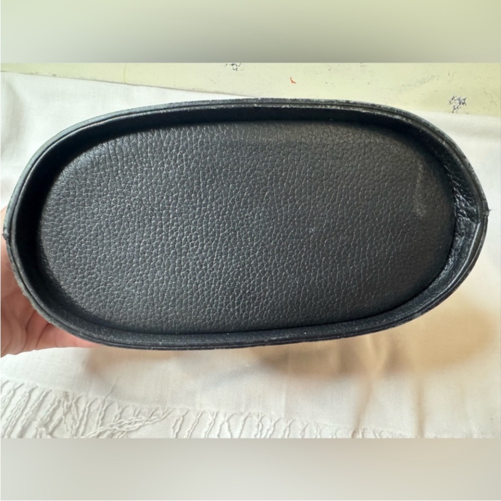 MCM 💯% Authentic Vintage MCM Black Leather Flap Bucket Tote - Picture 16 of 16